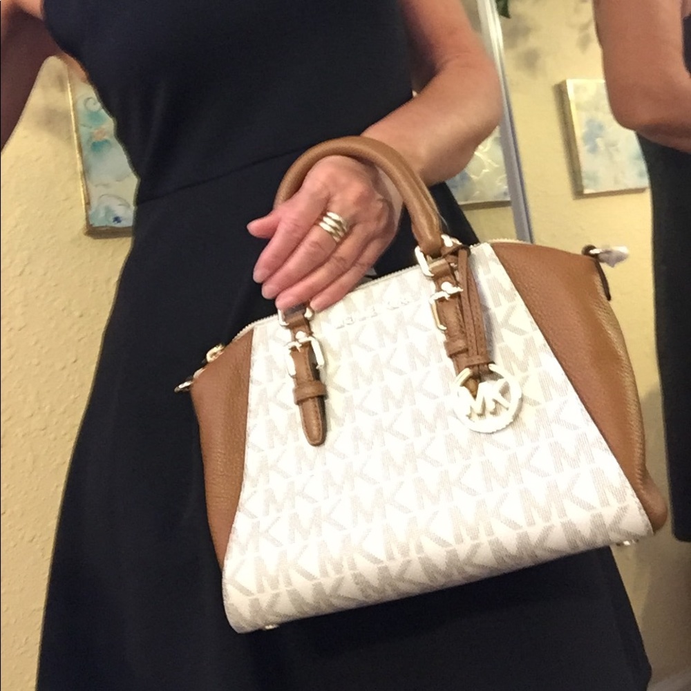 🔥🌼New Michael Kors Bag🌼